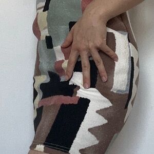 Midi/mini skirt- gently used. Has a lining and front pockets.